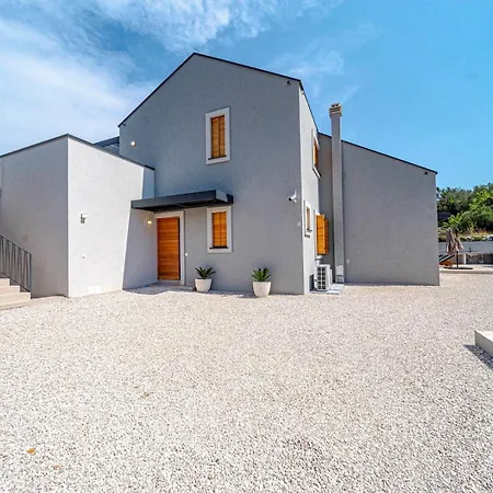 Plitvina Villa *